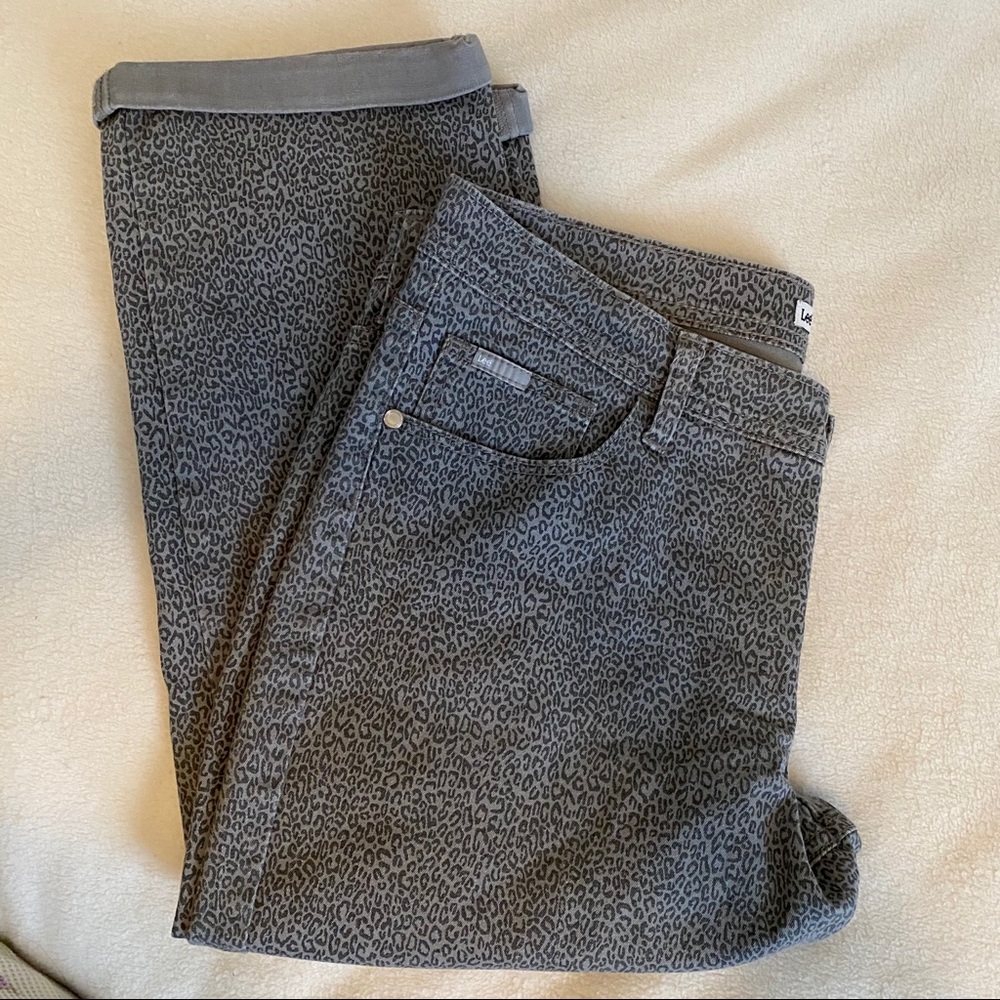 DONATED Lee cheetah print capris jeans 12 petite
